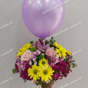 Ayaklı Vazoda Balonlu Kız Bebek Çiçeği