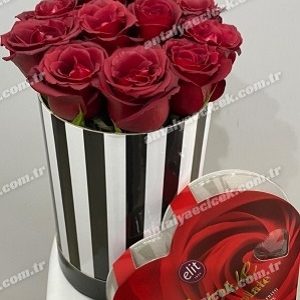 Kutuda 11 Gül ve Kalp Çikolata